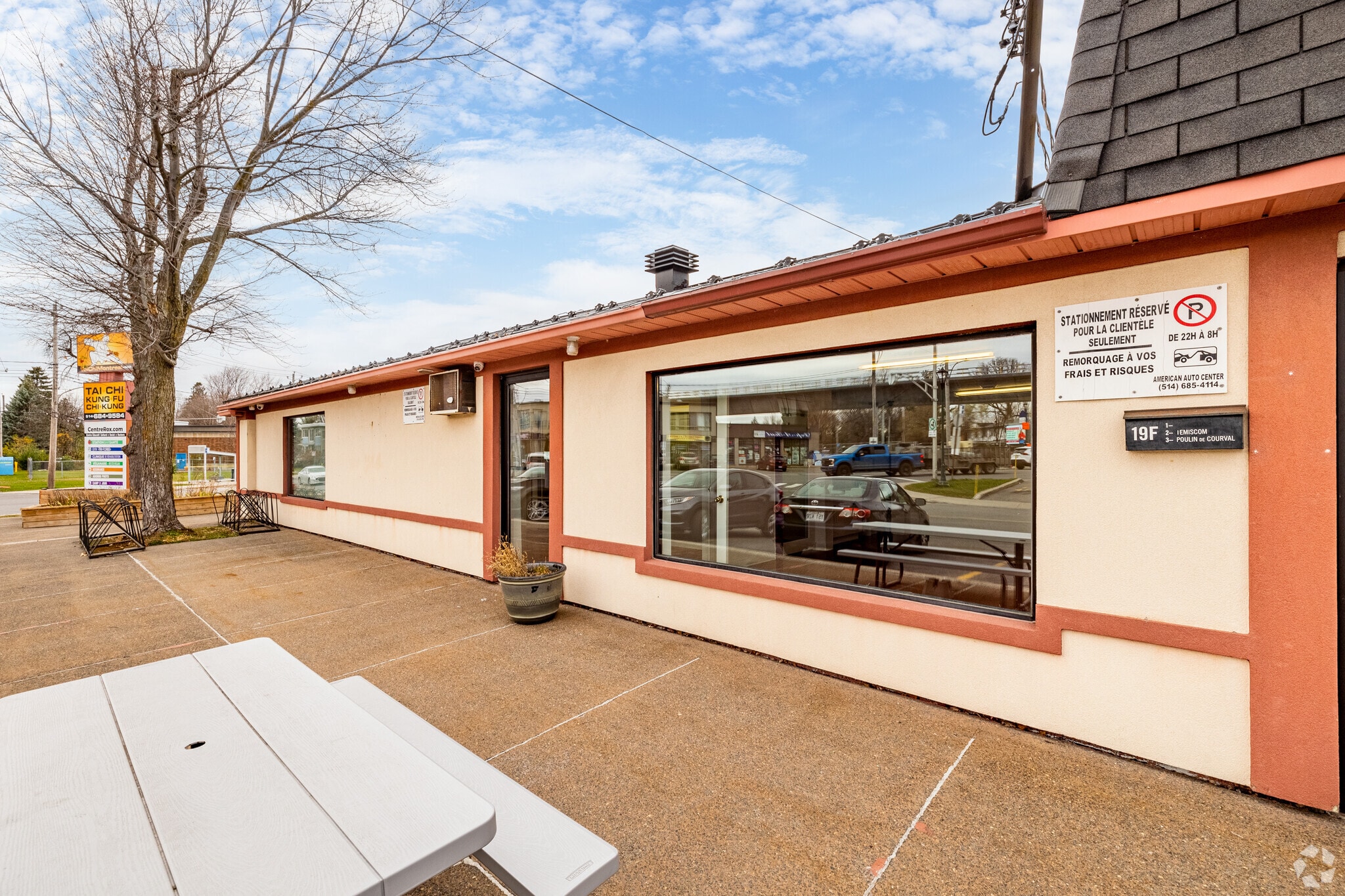 19 Rue Centre Commercial, Montréal, QC for lease Building Photo- Image 1 of 24