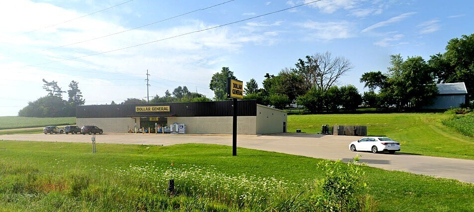 107 Lincoln Hwy, Stanwood, IA à vendre - Photo du bâtiment - Image 3 de 4