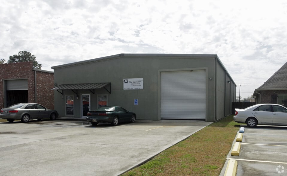 211 Eastbank Dr, Gonzales, LA for sale - Building Photo - Image 3 of 15