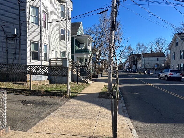 373 Blatchley Ave, New Haven, CT for sale - Building Photo - Image 3 of 29