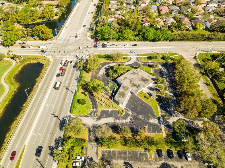 10000 Taft St, Pembroke Pines, FL à louer - Photo du bâtiment - Image 3 de 13