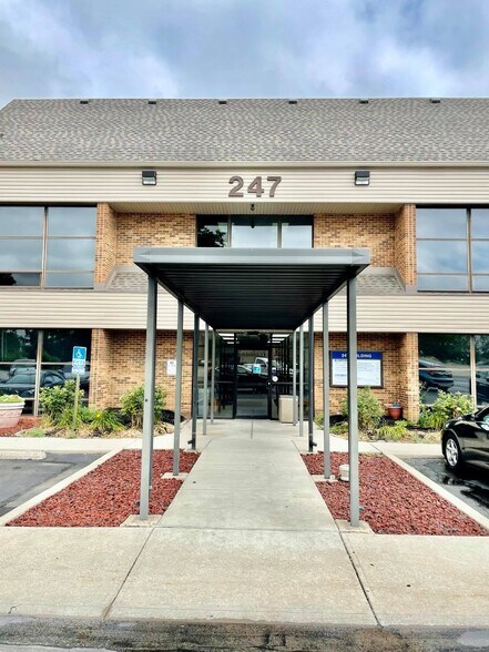 247 S Burnett Rd, Springfield, OH à louer - Photo du bâtiment - Image 3 de 10