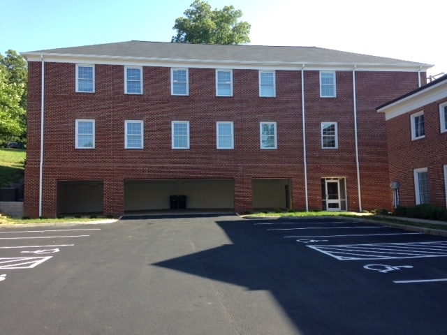 1024 Carrington Pl, Charlottesville, VA for lease Building Photo- Image 1 of 10
