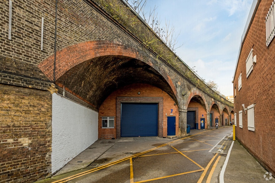 Bermondsey Trading Estate, London for lease - Building Photo - Image 2 of 34