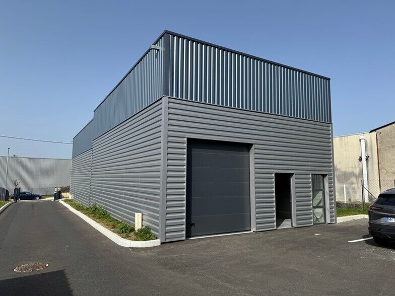 Flex dans Bassens à louer - Photo du bâtiment - Image 1 de 7