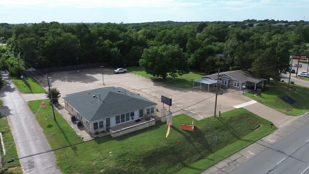 201 N Broadway St, Joshua, TX for lease - Commercial Listing Video - Image 2 of 18