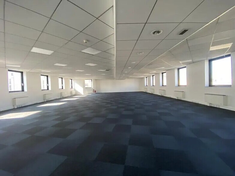Bureau dans Aubervilliers à louer - Photo du bâtiment - Image 2 de 14