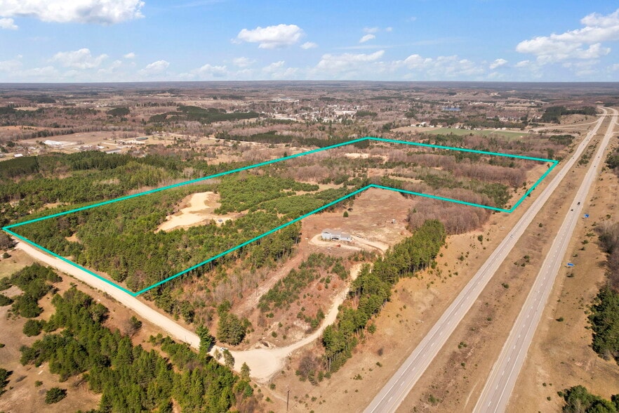 9553 18 1/2 Rd, Manton, MI for sale - Primary Photo - Image 1 of 27