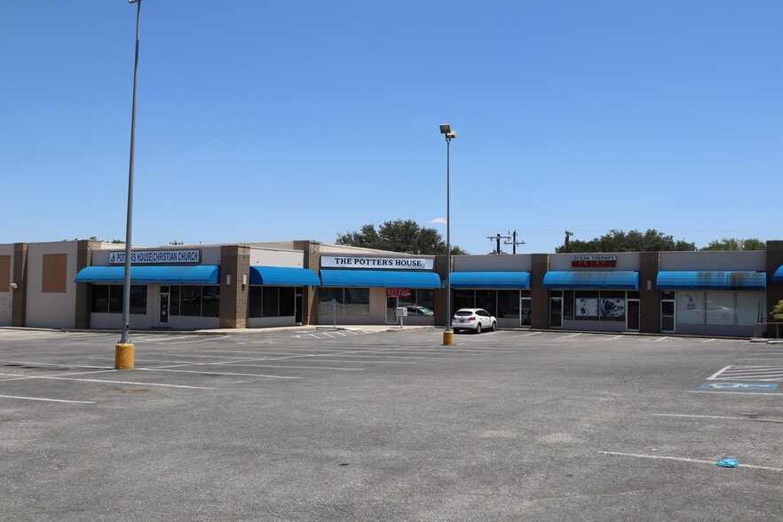 12804-12826 Nacogdoches Rd, San Antonio, TX for lease - Building Photo - Image 2 of 5
