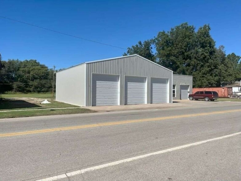309 S Main St, Tonkawa, OK à vendre - Photo du bâtiment - Image 2 de 2