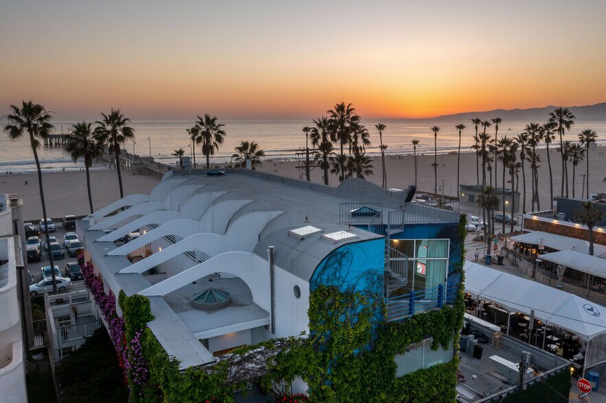3111 Ocean Front Walk, Marina del Rey, CA à vendre - Photo du bâtiment - Image 1 de 51