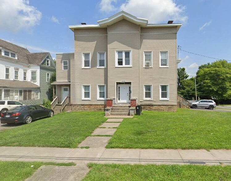 2102 Whitesboro St, Utica, NY for sale - Building Photo - Image 1 of 2