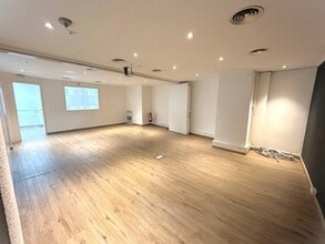 Retail in Barcelona, Barcelona for lease Interior Photo- Image 1 of 14