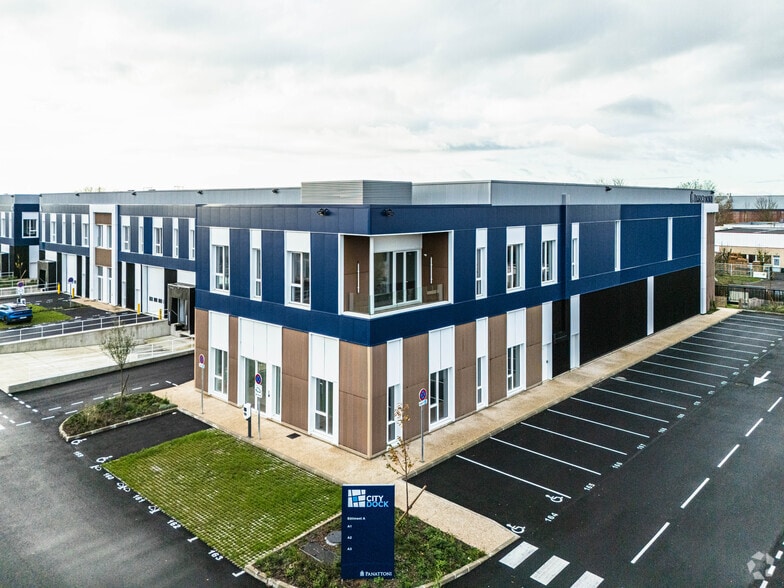 Flex in Moissy-Cramayel for lease - Primary Photo - Image 1 of 4