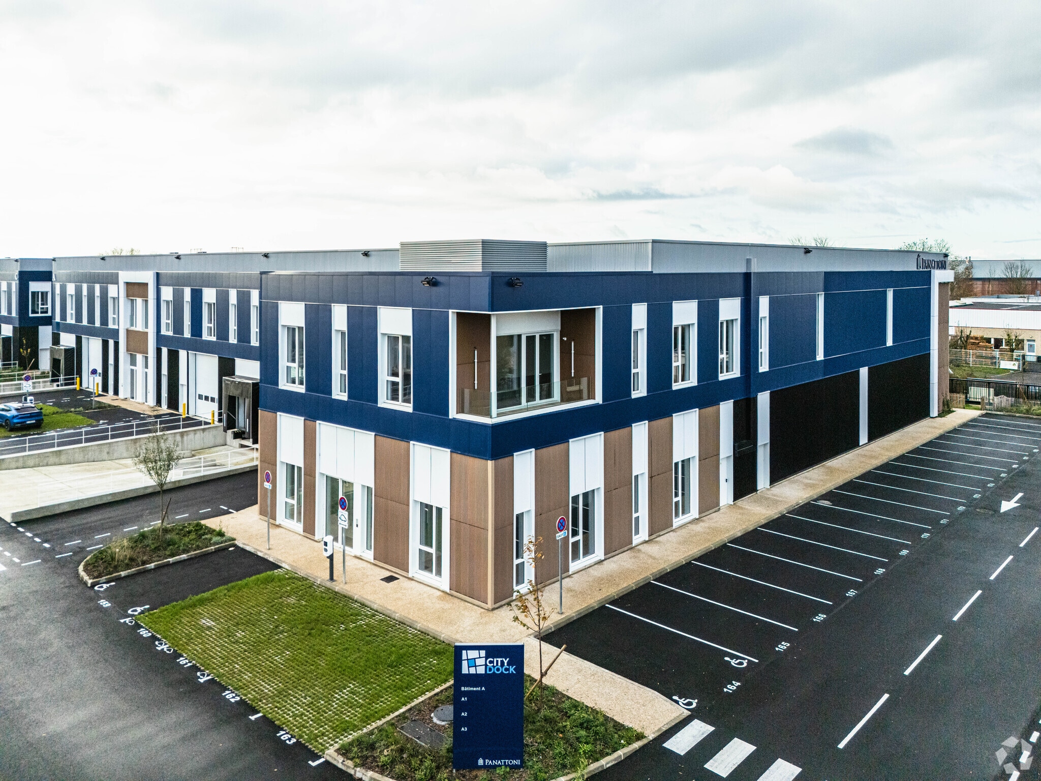 Flex in Moissy-Cramayel for lease Building Photo- Image 1 of 12