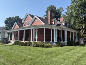 143 4th Ave N, Franklin, TN à louer Photo intérieure- Image 1 de 18