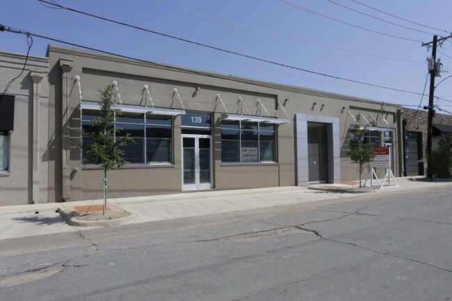Plus de détails pour 139-141 Howell St, Dallas, TX - Industriel à louer