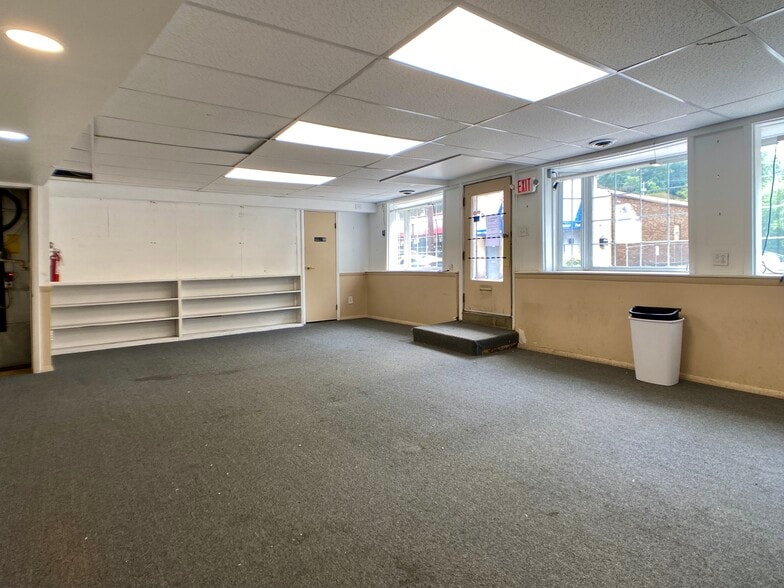 1001-1005 Castle Shannon Blvd, Pittsburgh, PA for lease - Interior Photo - Image 3 of 16
