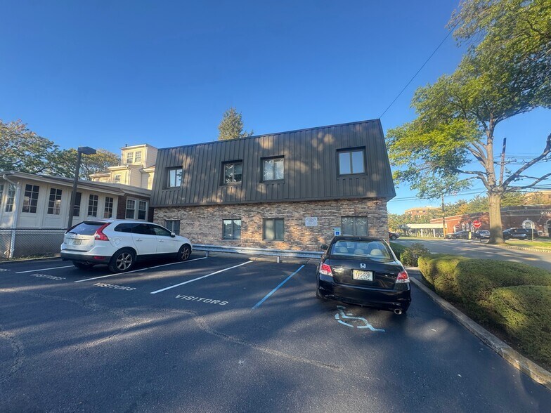 359 Centre St, Nutley, NJ à louer - Photo du bâtiment - Image 2 de 27