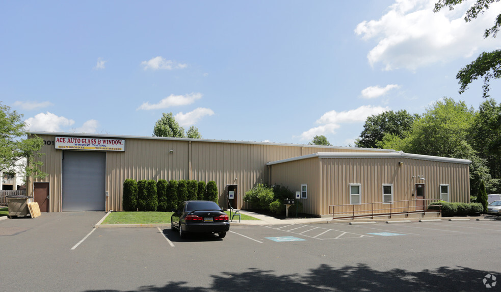 1001 N Broad St, Lansdale, PA for sale - Primary Photo - Image 1 of 1