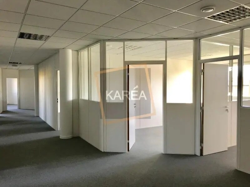 Office in Magny-le-Hongre for lease Building Photo- Image 1 of 3