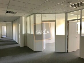 Office in Magny-le-Hongre for lease Building Photo- Image 1 of 3