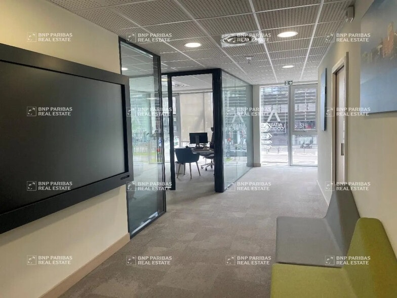 Office in Bordeaux for lease - Interior Photo - Image 3 of 8