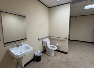 211-285 W Airtex Blvd, Houston, TX for lease Interior Photo- Image 2 of 15