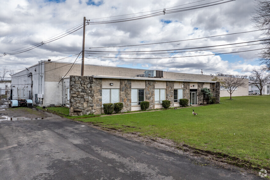 6 Mileed Way, Avenel, NJ à vendre - Photo principale - Image 1 de 1