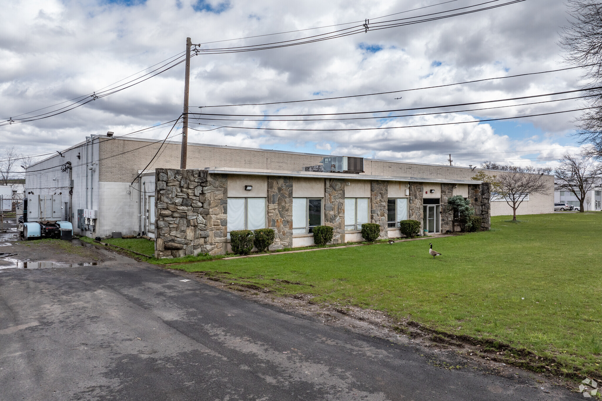 6 Mileed Way, Avenel, NJ à vendre Photo principale- Image 1 de 1