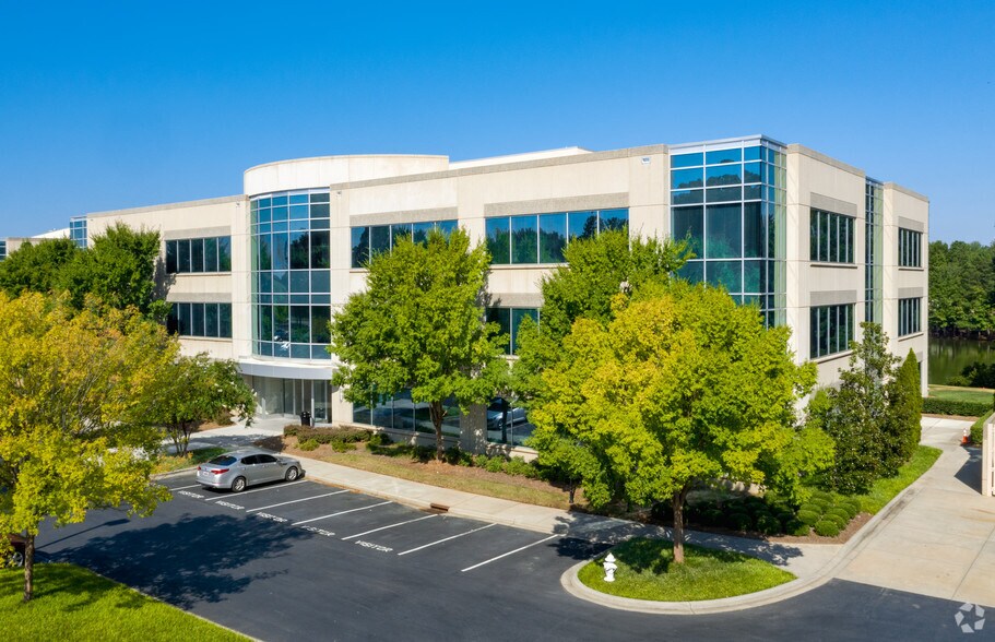 481 Munn Rd, Fort Mill, SC à louer - Photo du bâtiment - Image 1 de 7