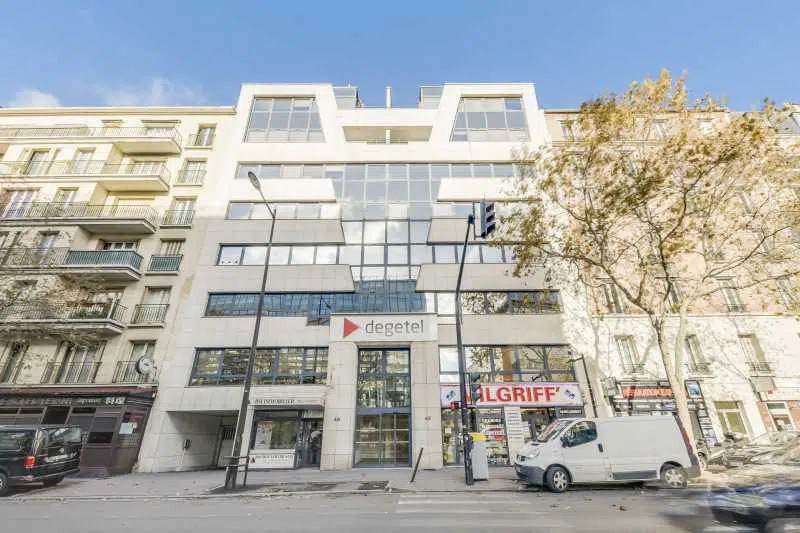 Office in Boulogne-Billancourt for lease - Building Photo - Image 1 of 8