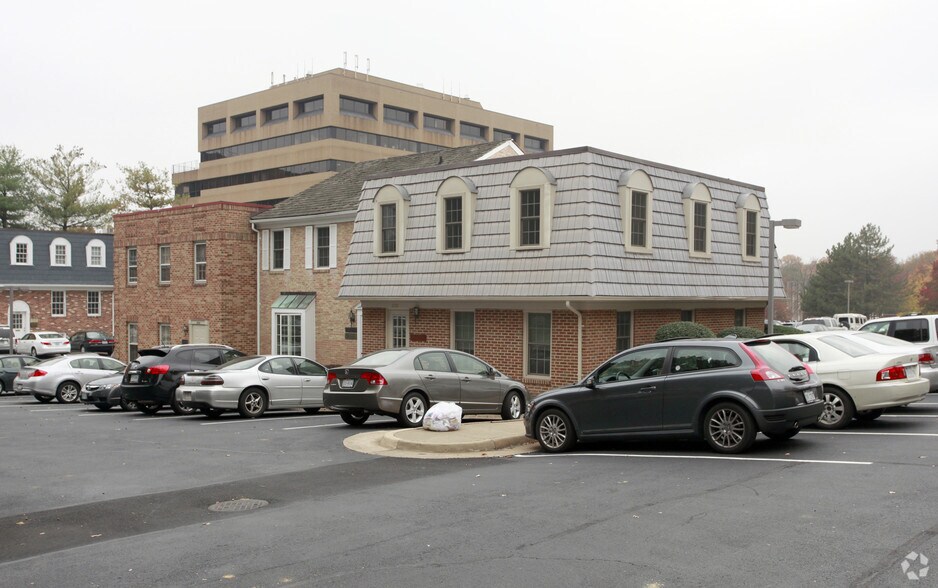 1310-1312 Vincent Pl, Mc Lean, VA à vendre - Photo du bâtiment - Image 3 de 16