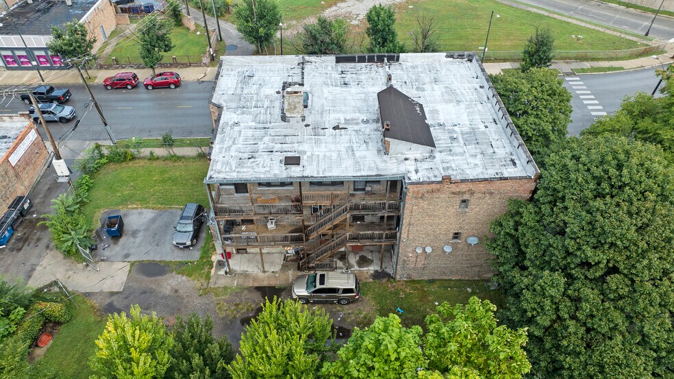 6900 S Vernon Ave, Chicago, IL à vendre - Photo du bâtiment - Image 3 de 7