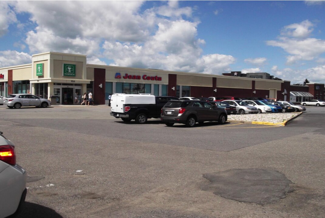 729-751 Rue Principale, Granby, QC for sale Primary Photo- Image 1 of 1