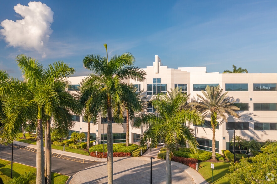 1551 Sawgrass Corporate Pky, Sunrise, FL for lease - Building Photo - Image 3 of 10