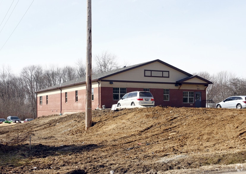 4576 Massillon Rd, Canton, OH à louer - Photo du bâtiment - Image 2 de 9