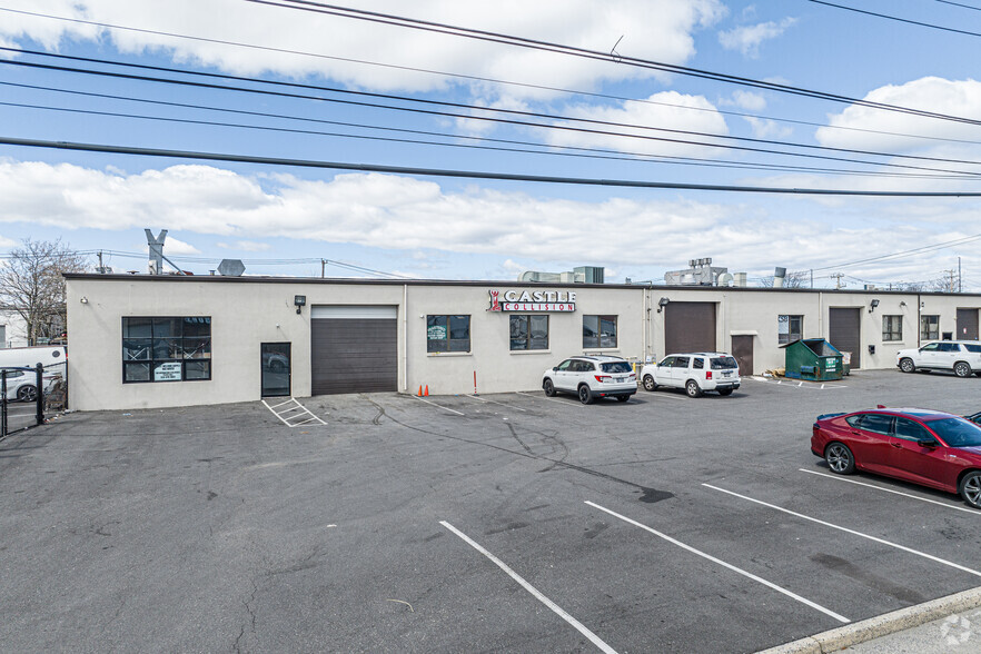 75 Rushmore St, Westbury, NY for lease - Primary Photo - Image 1 of 8