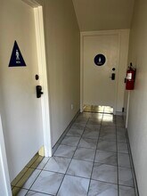 1050 Blossom Hill Rd, San Jose, CA à louer Photo du bâtiment- Image 2 de 5