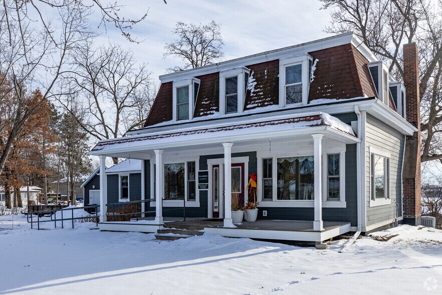 114 E 6th St, New Richmond, WI for sale - Primary Photo - Image 1 of 36