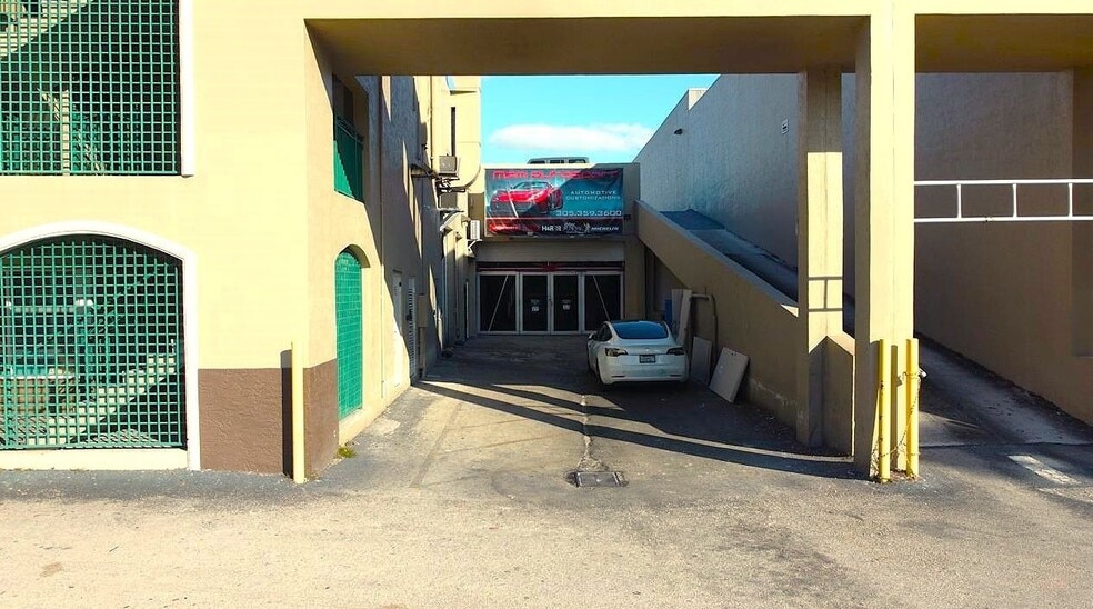 10200 NW 25th St, Doral, FL for lease - Building Photo - Image 3 of 6