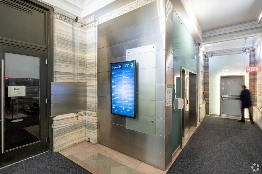 401-409 Rue Mcgill, Montréal, QC for lease - Interior Photo - Image 2 of 9