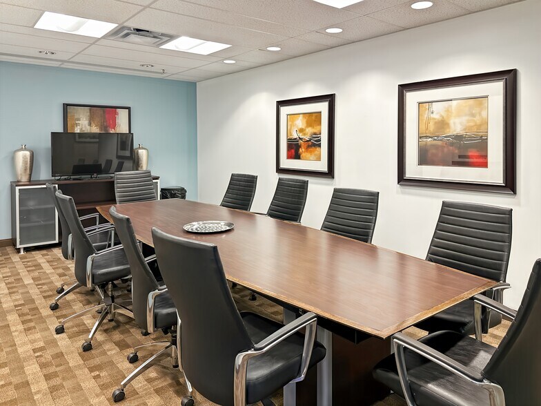 2010 11th Ave, Regina, SK for lease - Interior Photo - Image 2 of 25