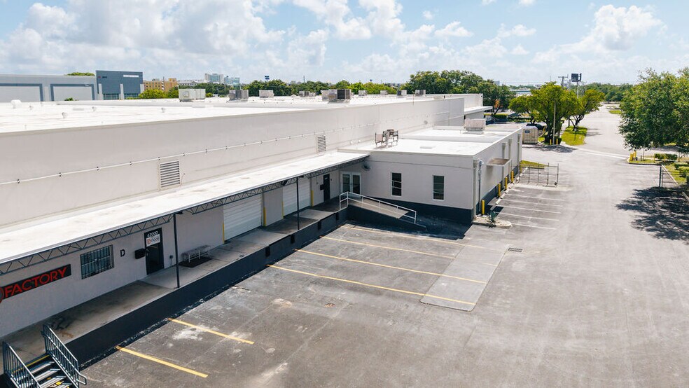 4200 N 29th Ave, Hollywood, FL à louer - Photo du bâtiment - Image 3 de 14