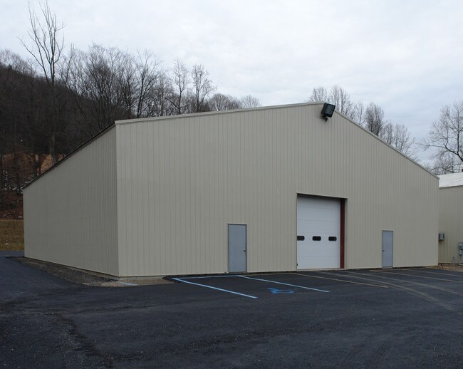 Plus de détails pour 38 Route 9, Fishkill, NY - Industriel à louer