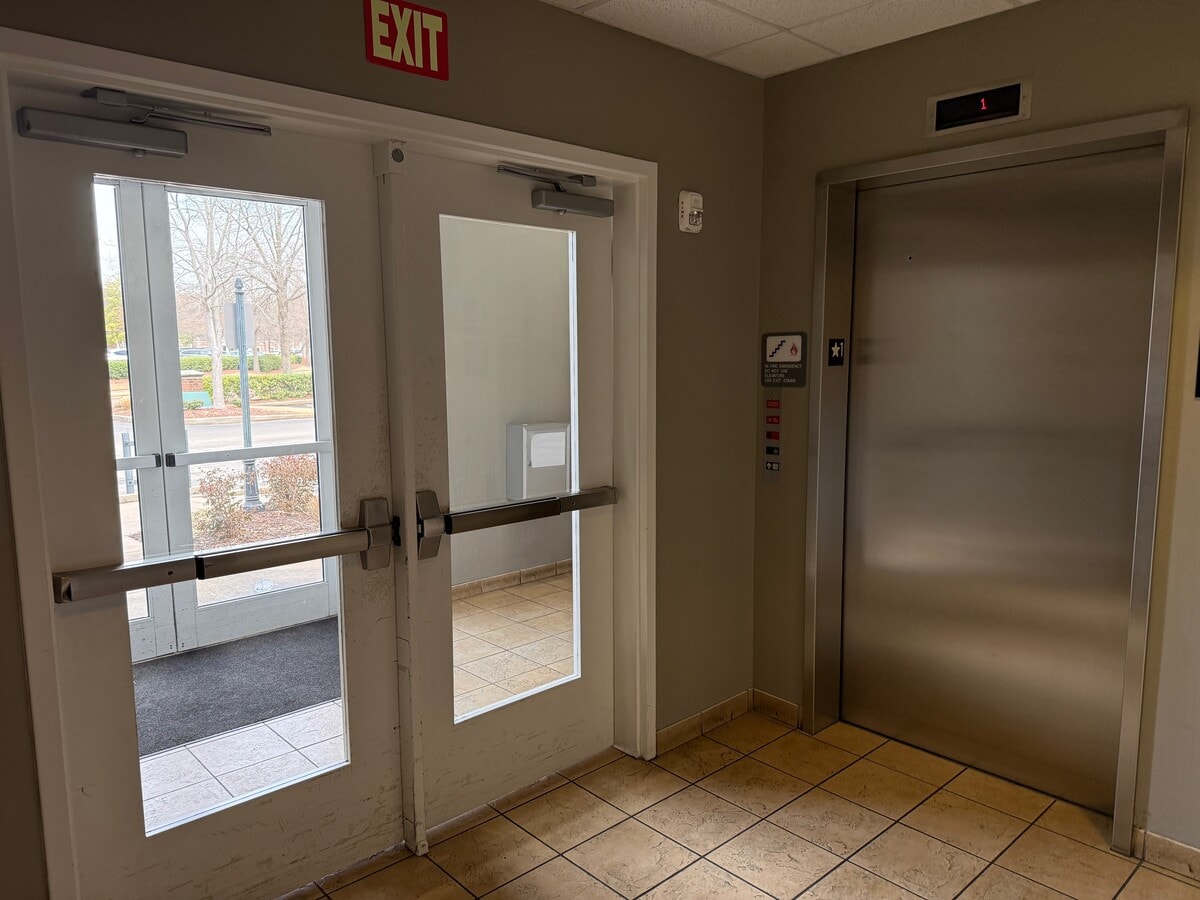 7675 Wolf River Cir, Germantown, TN 38138 - Unité 202 - - Hall d’entrée - Image 1 of 22