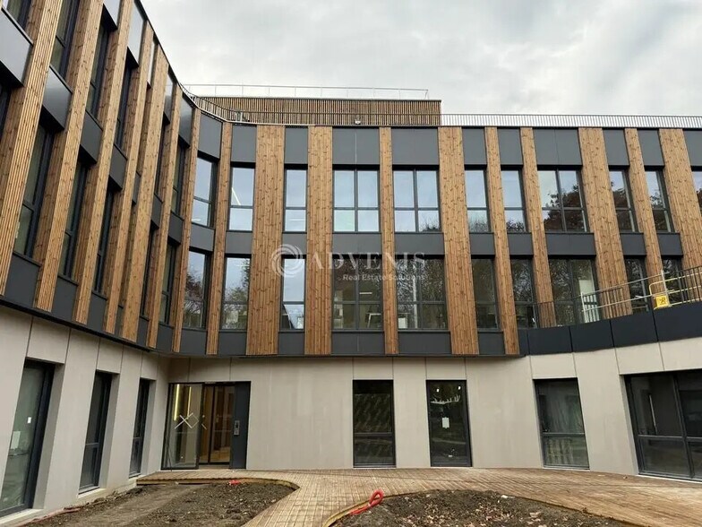 Office in Champs-sur-Marne for lease - Building Photo - Image 2 of 5