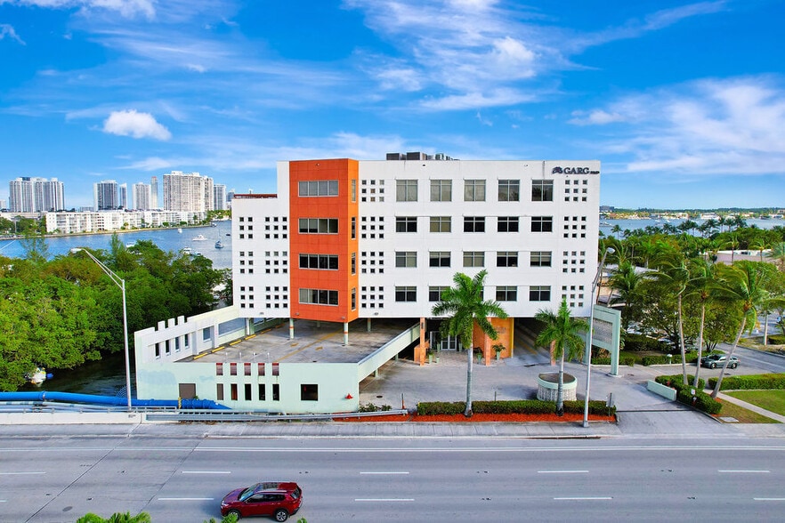 17501 Biscayne Blvd, Aventura, FL for sale - Building Photo - Image 3 of 13