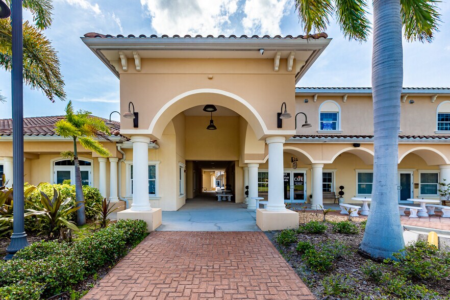 1500 E Venice Ave, Venice, FL à vendre - Photo du bâtiment - Image 2 de 43