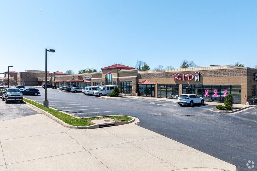 5542-5600 Hedge Lane Ter, Shawnee, KS à vendre - Photo du bâtiment - Image 2 de 5